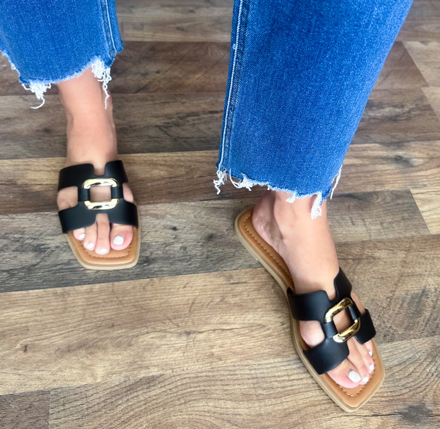 THE LEXI SANDAL