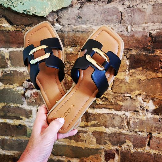 THE LEXI SANDAL